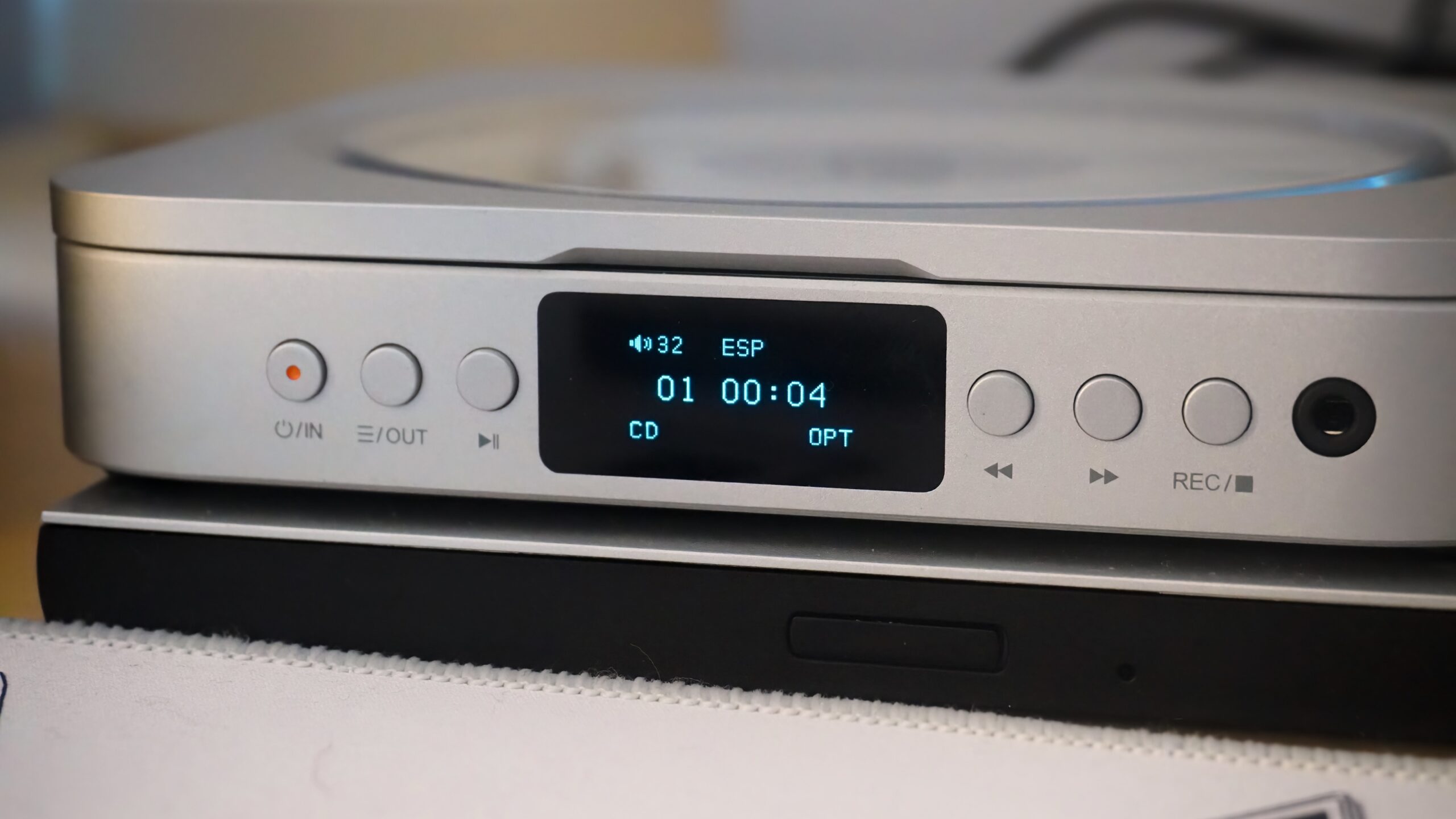 CD-Player-4 The buttons and display on the Fosi Audio Merak CD player.