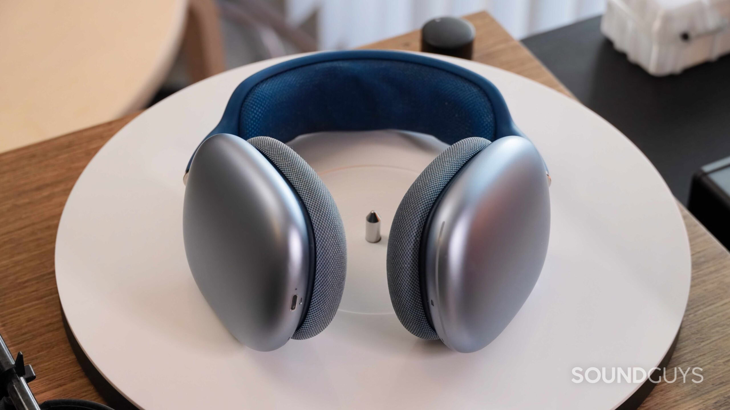 AirPods-Max-Headband-Fix-1 The AirPods Max with a TPU headband insert installed.