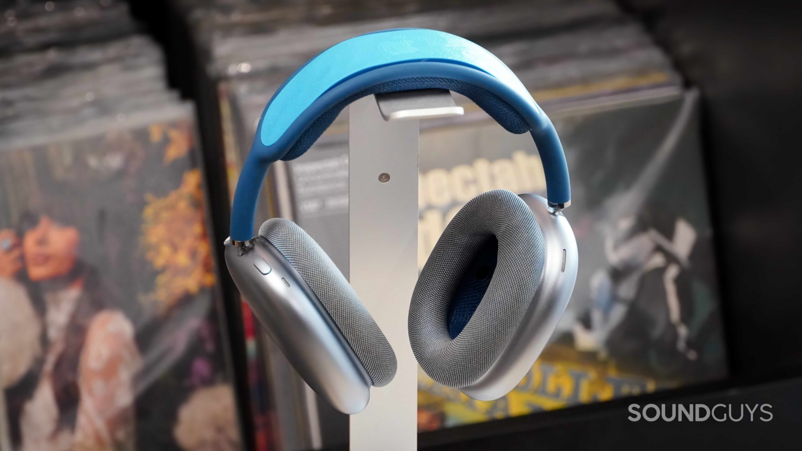 AirPods-Max-Headband-Fix-8 The AirPods Max sitting on a headphone stand with a TPU headband insert installed.