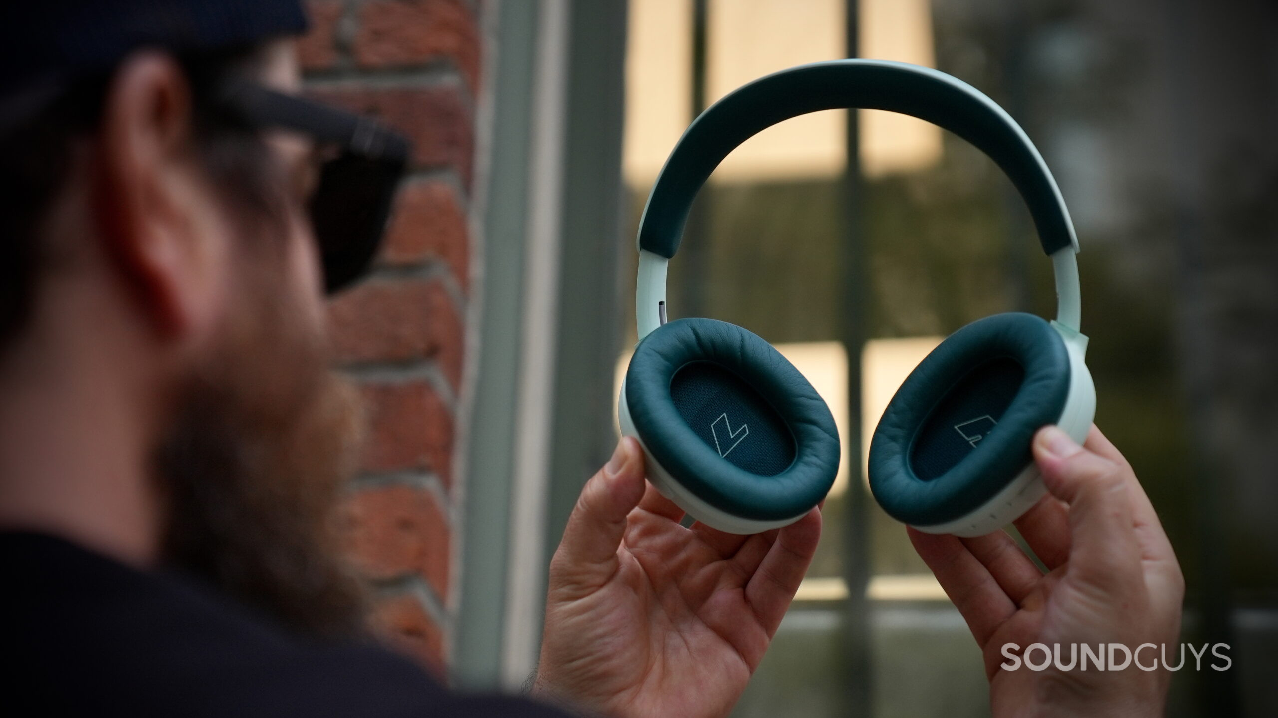The inside of the Bose QuietComfort Headphones (2nd Gen) showing the padded earcups and left and right markings.