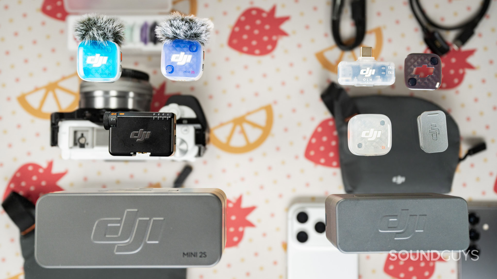 DJI Mic Mini 2S both versions top down top down of the single transmitter and dual transmitter version of the DJI Mic Mini 2S.