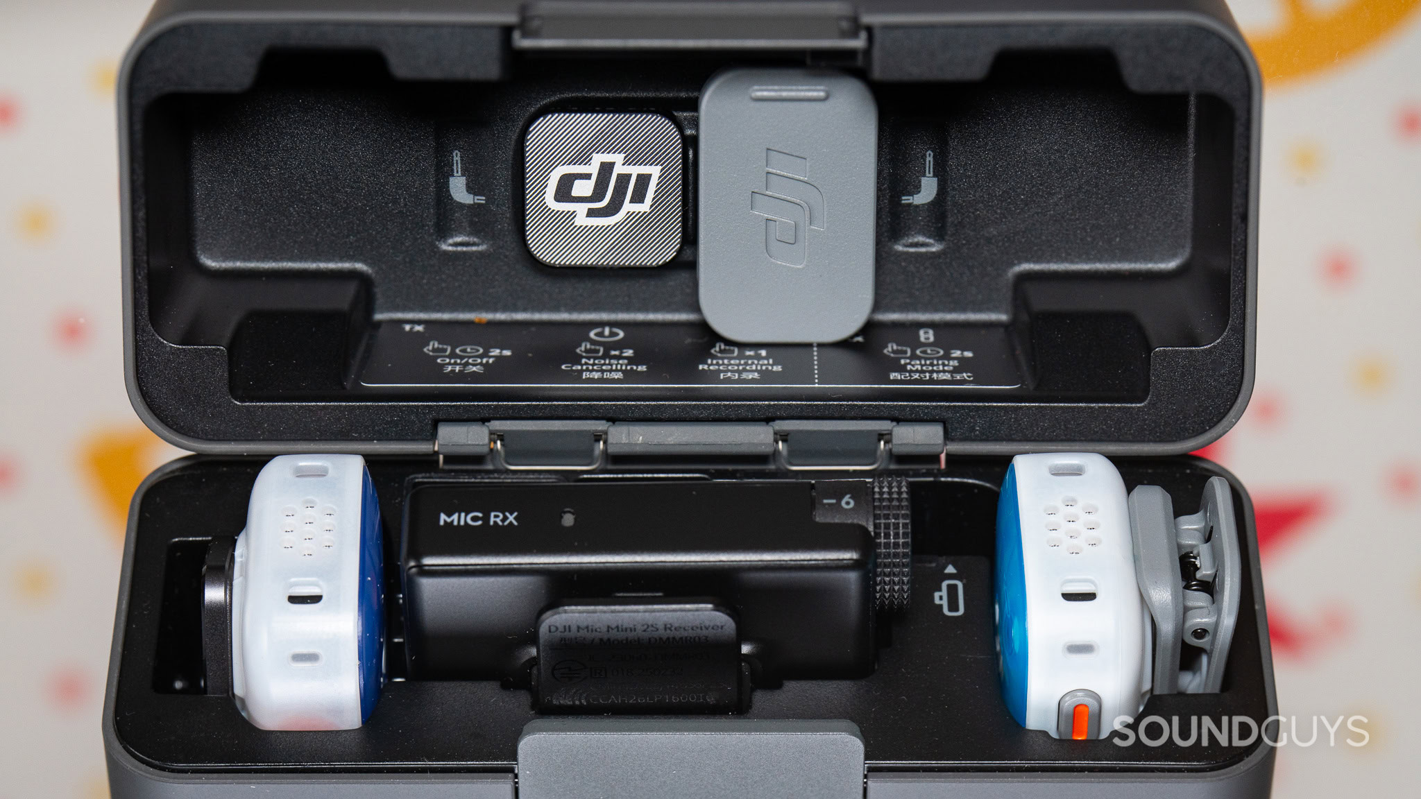 DJI Mic Mini 2S two transmitter in case close up DJI Mic Mini 2S two transmitter in case close up, showing that both microphones and accessories fit without issues.