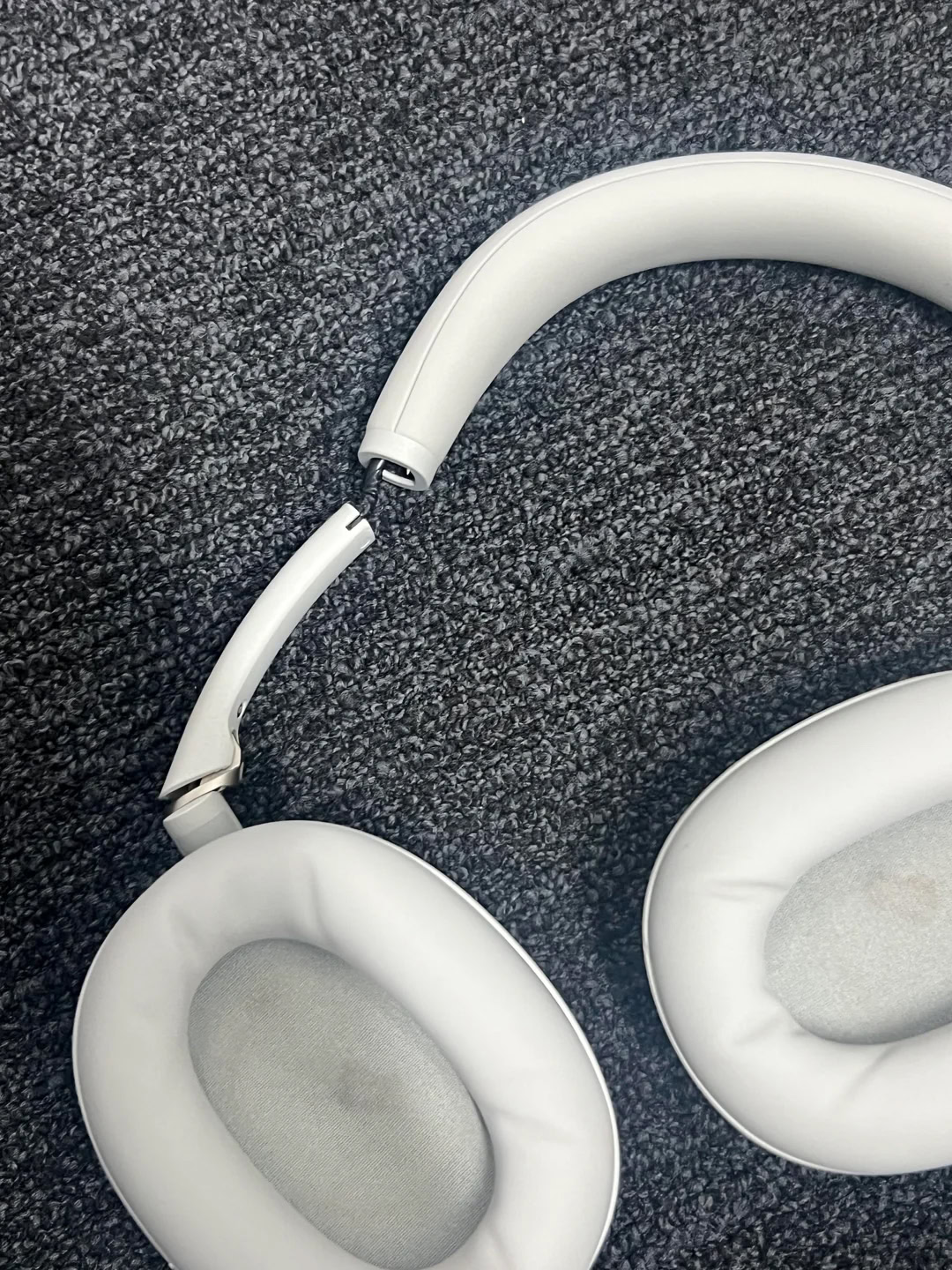 Sony WH-1000XM6 headband ring hinge broken