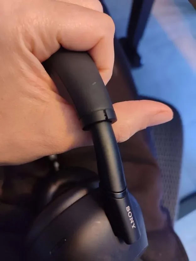 Sony WH-1000XM6 headband ring hinge broken