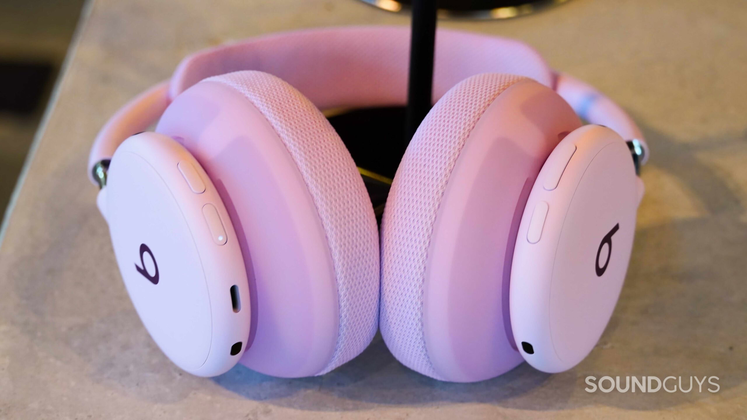 Beats-360-review-1 Ports and buttons on the Beats 360 headphones.
