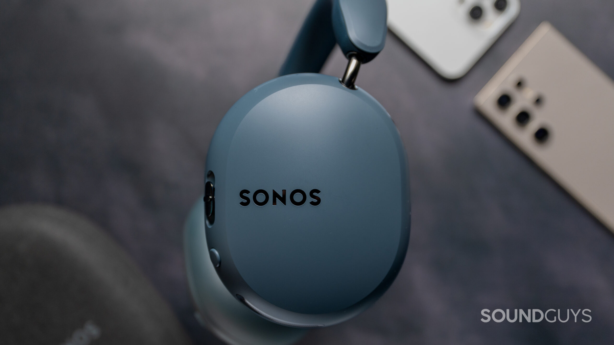 Sonos Ace Ultra Top Down Sonos Ace Ultra top down close up to the sonos logo