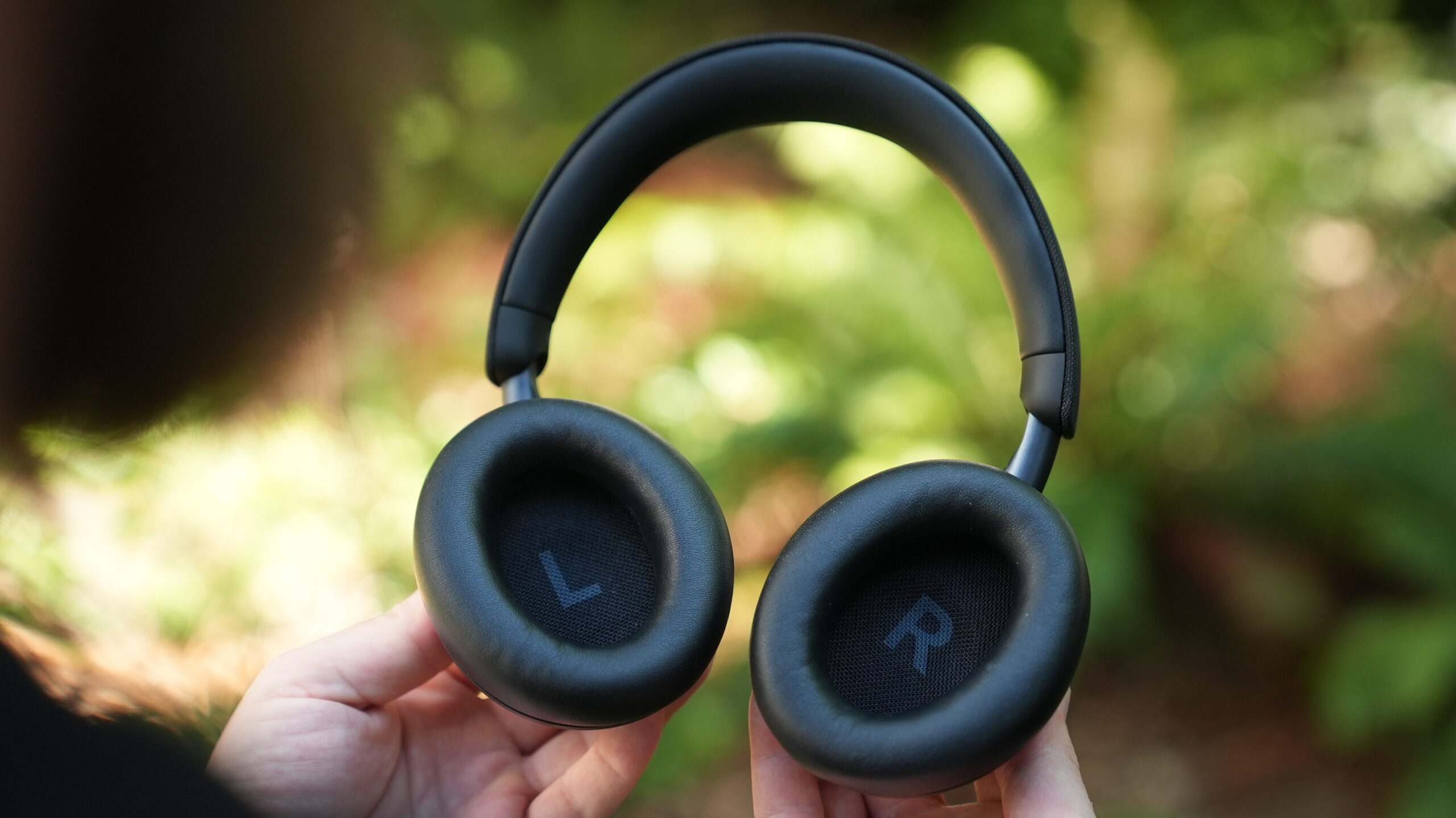 EarFun-Wave-Pro-X-headphones-ear-cups
