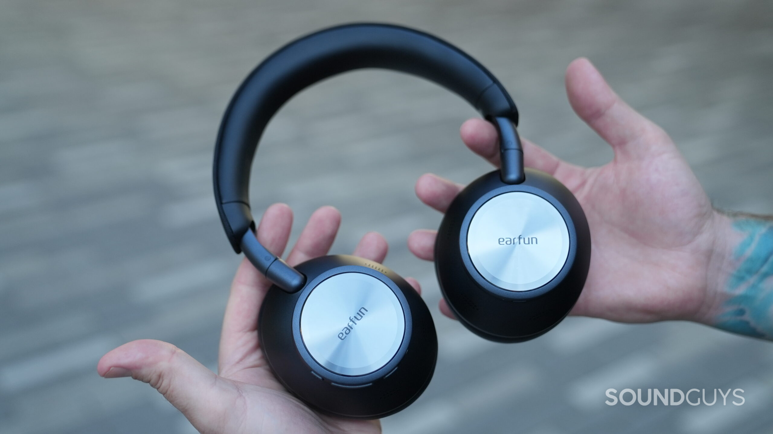 EarFun-Wave-Pro-X-held-in-hand