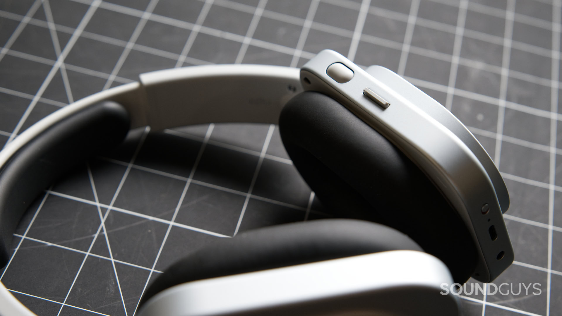 nothing headphone 1 pro controls A photo of the control paddle and wheel of the Nothing Headphone (1) Pro.