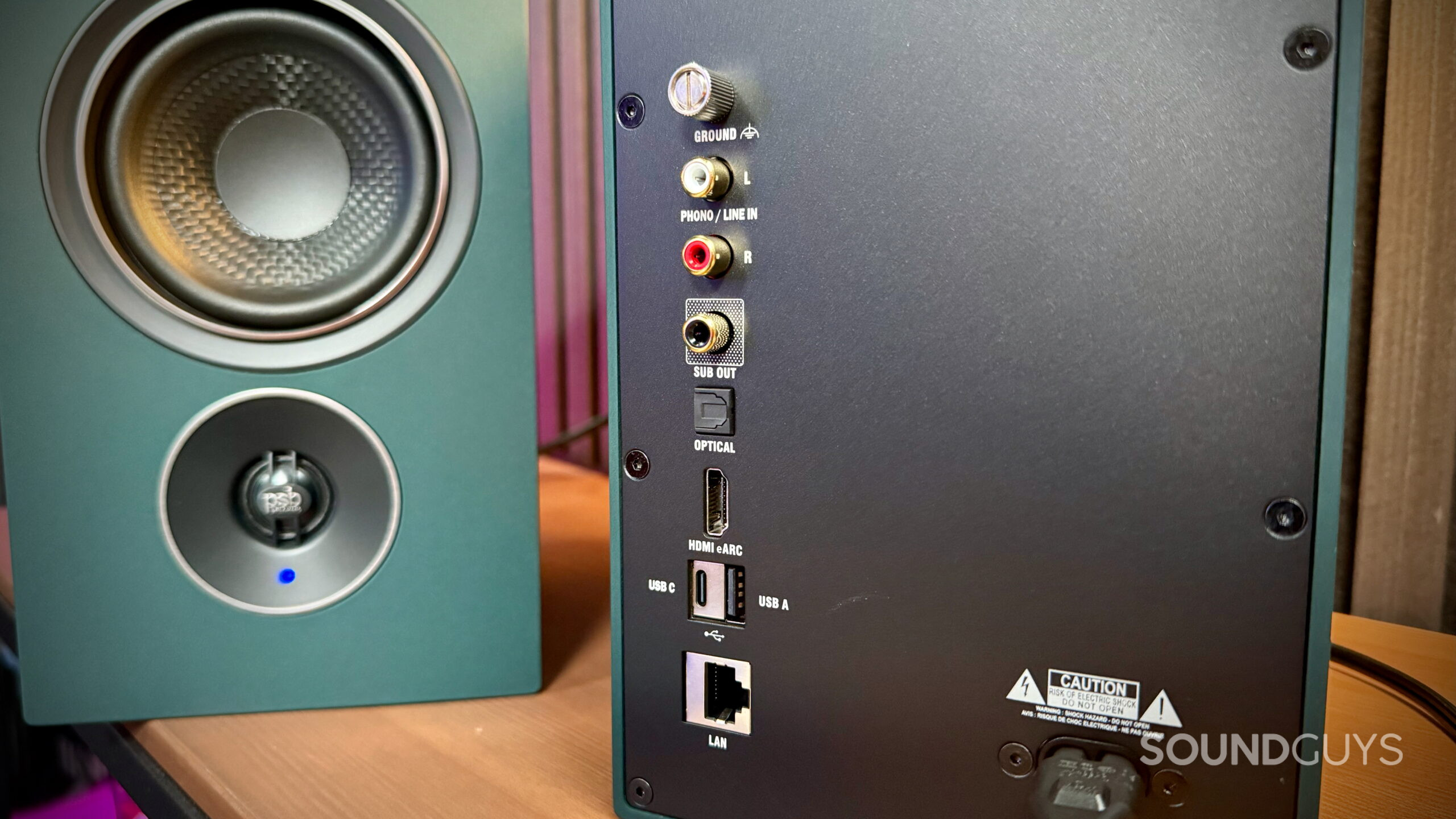 psb iQ2 speakers - 2 Rear connection panel of the PSB iQ2 with RCA, subwoofer, optical, HDMI eARC, USB and Ethernet ports